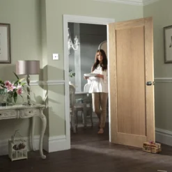 B&Q 1 Panel Shaker Oak Veneer Internal Door, (H)1981mm (W)686mm (T)35mm -WoodDepot Shop b q 1 panel shaker oak veneer internal door h 1981mm w 686mm t 35mm5397007095722 04bq