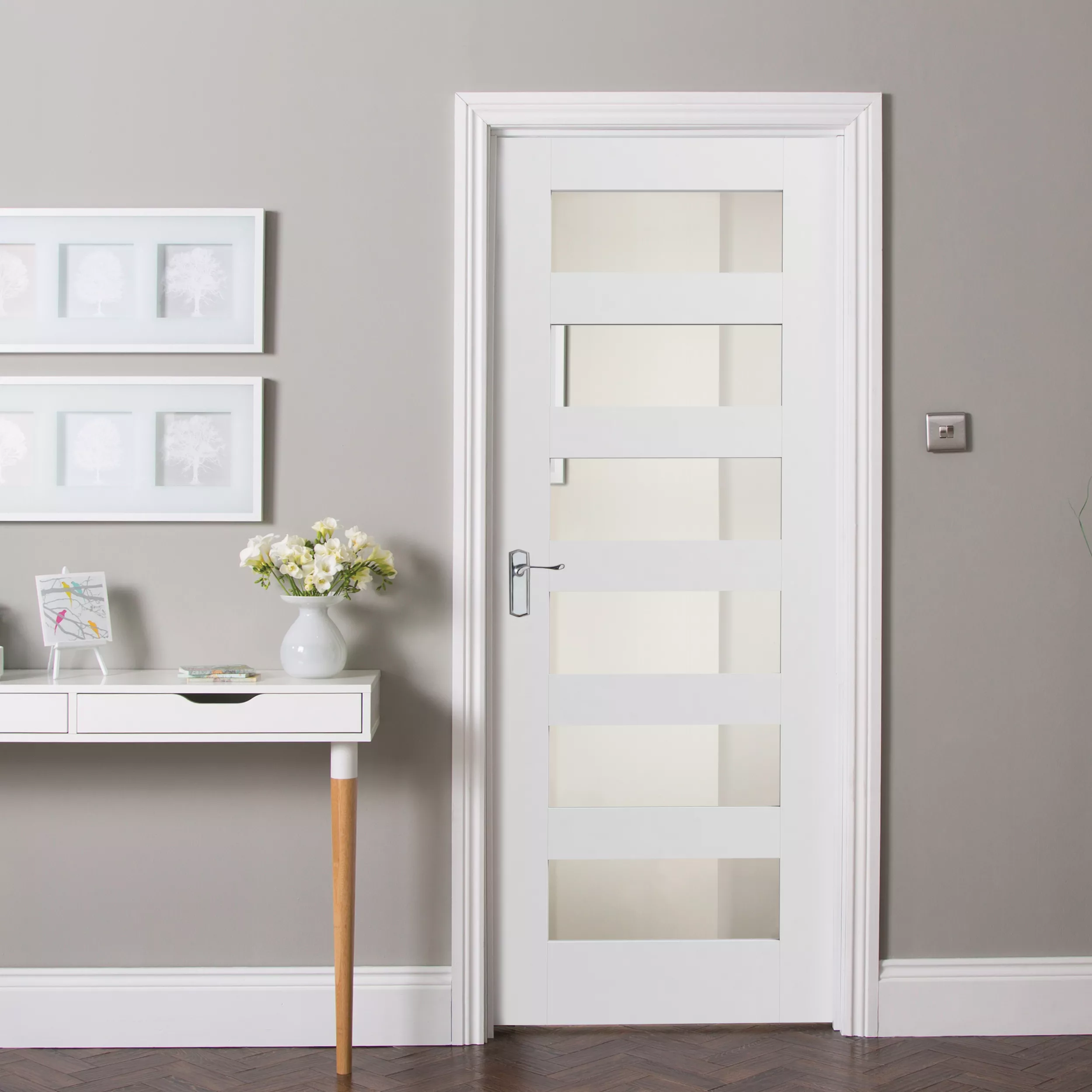 Geom 6 Lite Clear Glazed Shaker White Internal Door, (H)2040mm (W)826mm (T)40mm 4 Geom 6 Lite Clear Glazed Shaker White Internal Door, (H)2040mm (W)826mm (T)40mm - Image 2