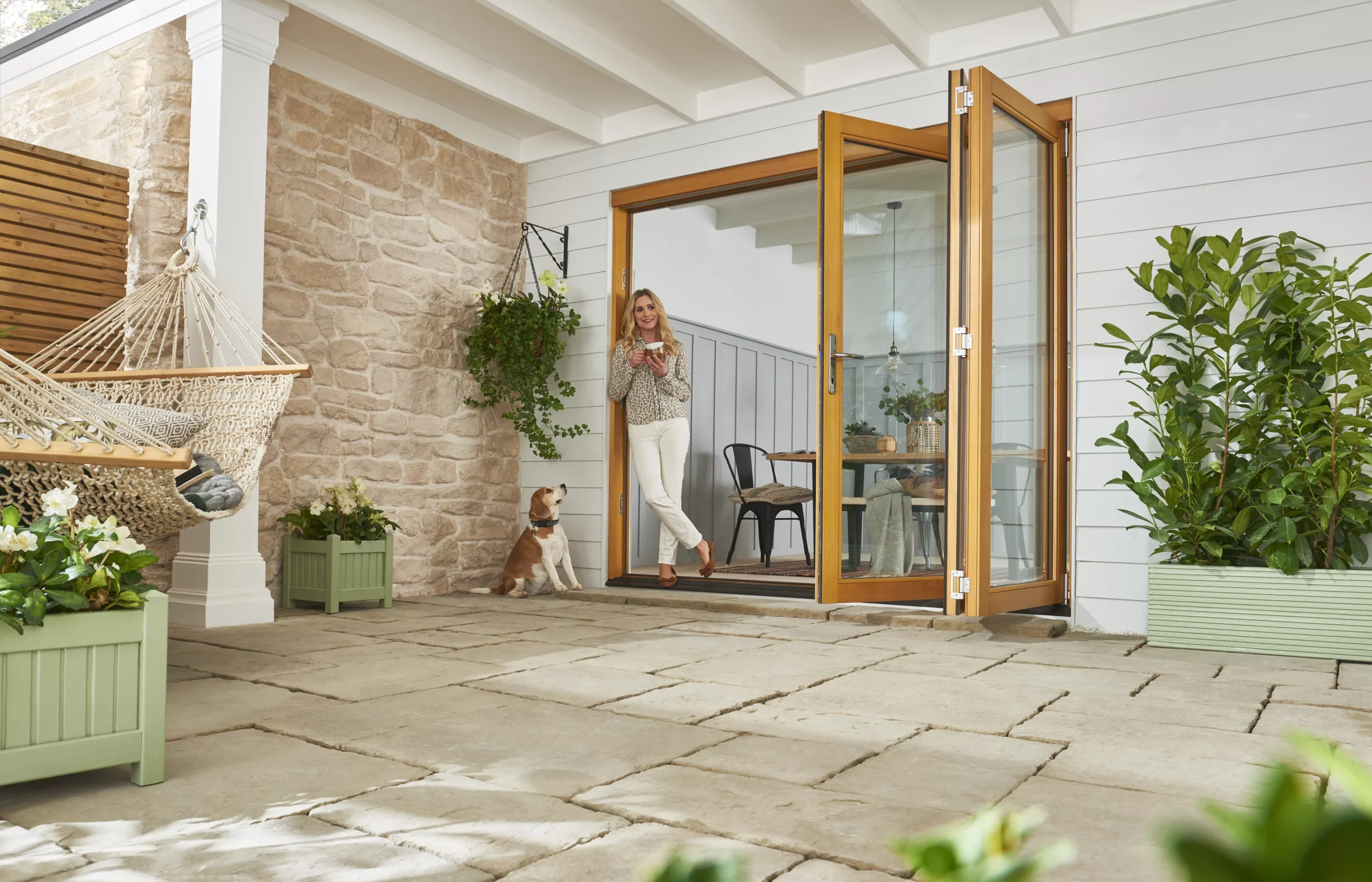 Jeld-Wen Clear Glazed Golden Oak External 4 Kinsley Folding Patio Door, (H)2094mm (W)2994mm 9 Jeld-Wen Clear Glazed Golden Oak External 4 Kinsley Folding Patio Door, (H)2094mm (W)2994mm - Image 7