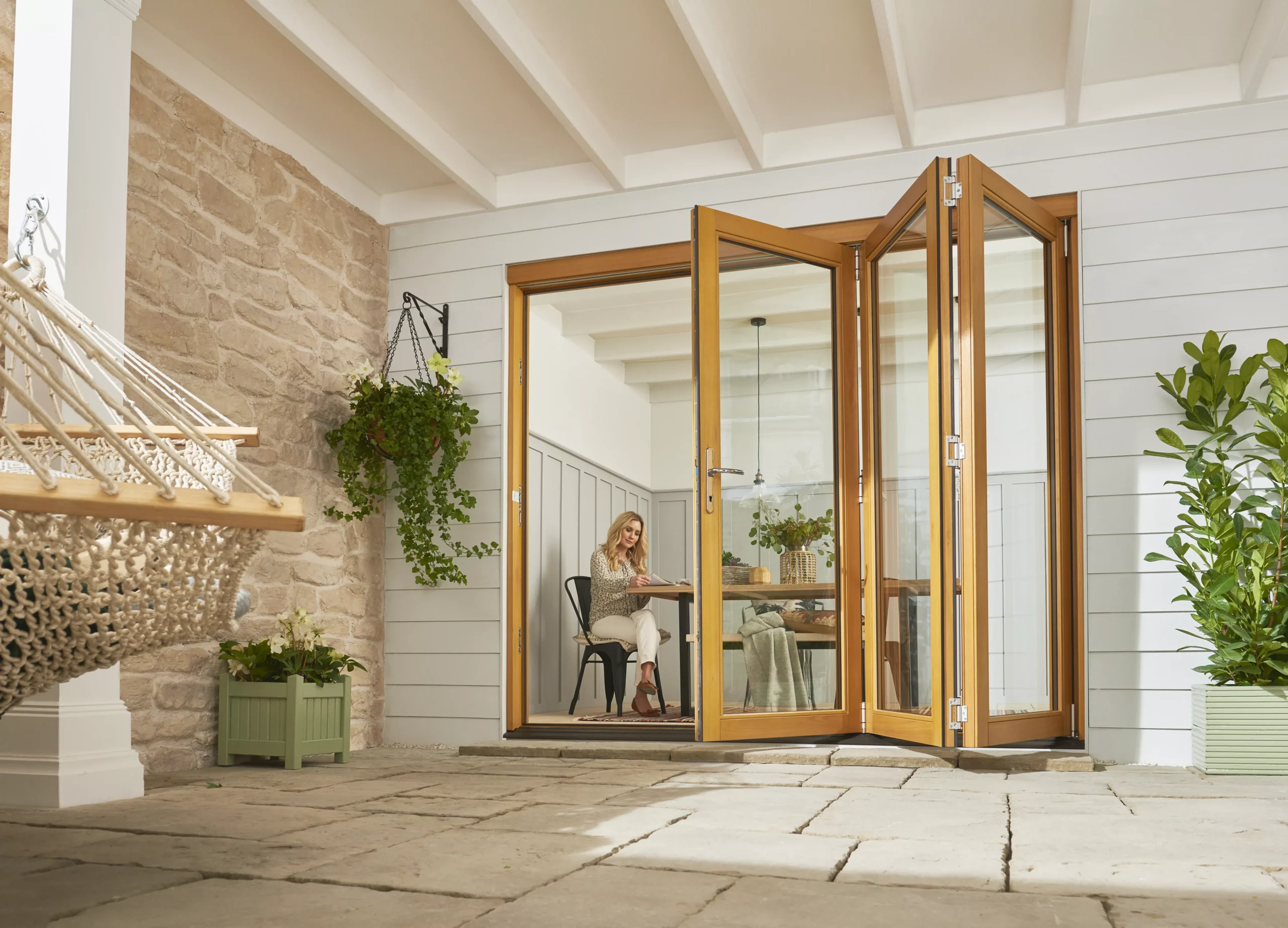 Jeld-Wen Clear Glazed Golden Oak External 4 Kinsley Folding Patio Door, (H)2094mm (W)2994mm 3 Jeld-Wen Clear Glazed Golden Oak External 4 Kinsley Folding Patio Door, (H)2094mm (W)2994mm
