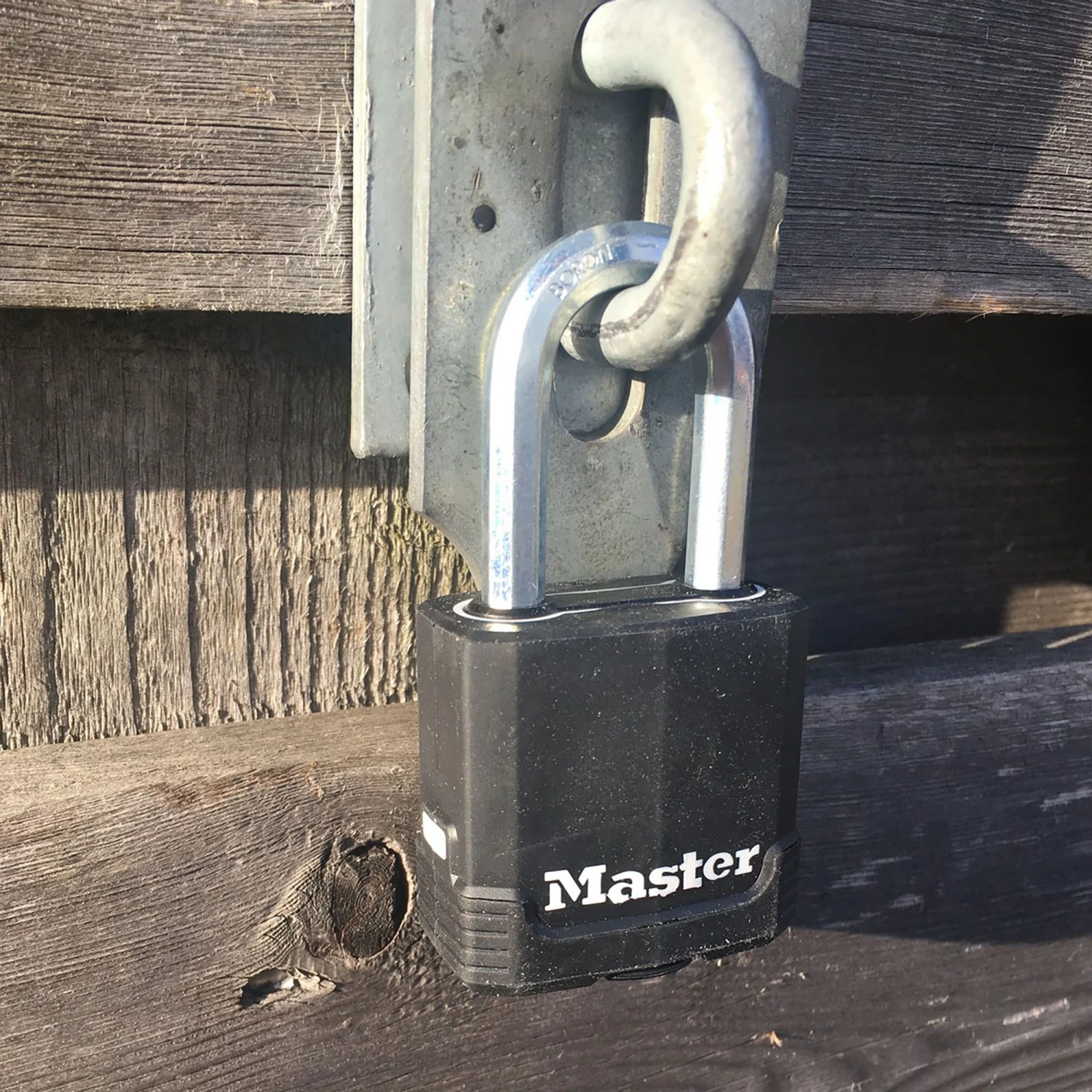 Master Lock Excell Heavy Duty Laminated Black 4 Pin Tumbler Cylinder Open Shackle Padlock (W)49mm 9 Master Lock Excell Heavy Duty Laminated Black 4 Pin Tumbler Cylinder Open Shackle Padlock (W)49mm - Image 7