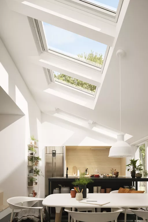 Velux White Aluminium Centre Pivot Roof Window, (H)1140mm (W)1180mm 9 Velux White Aluminium Centre Pivot Roof Window, (H)1140mm (W)1180mm - Image 7