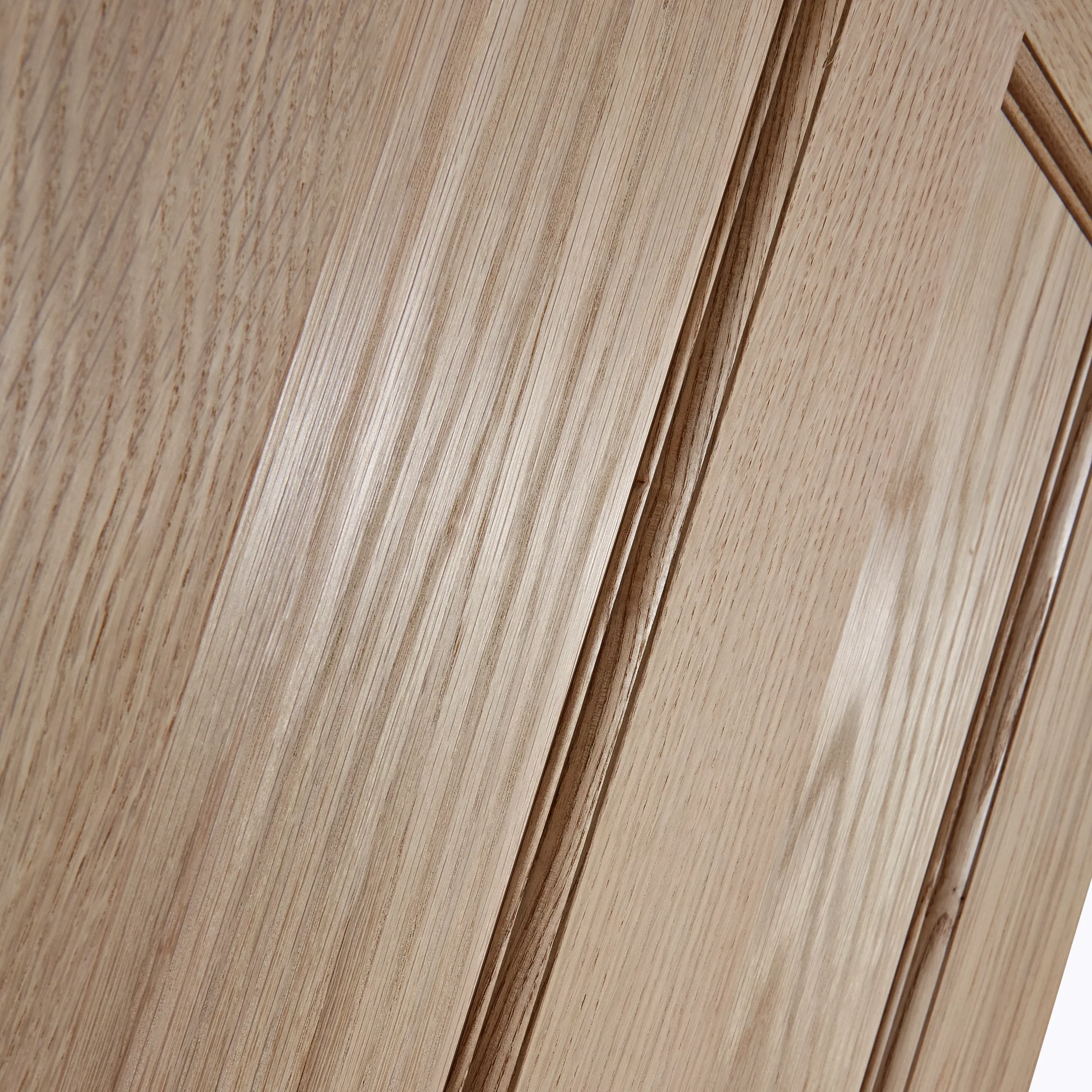 Vertical 3 Panel Unglazed Oak Veneer Internal Door, (H)1981mm (W)610mm (T)35mm 4 Vertical 3 Panel Unglazed Oak Veneer Internal Door, (H)1981mm (W)610mm (T)35mm - Image 2