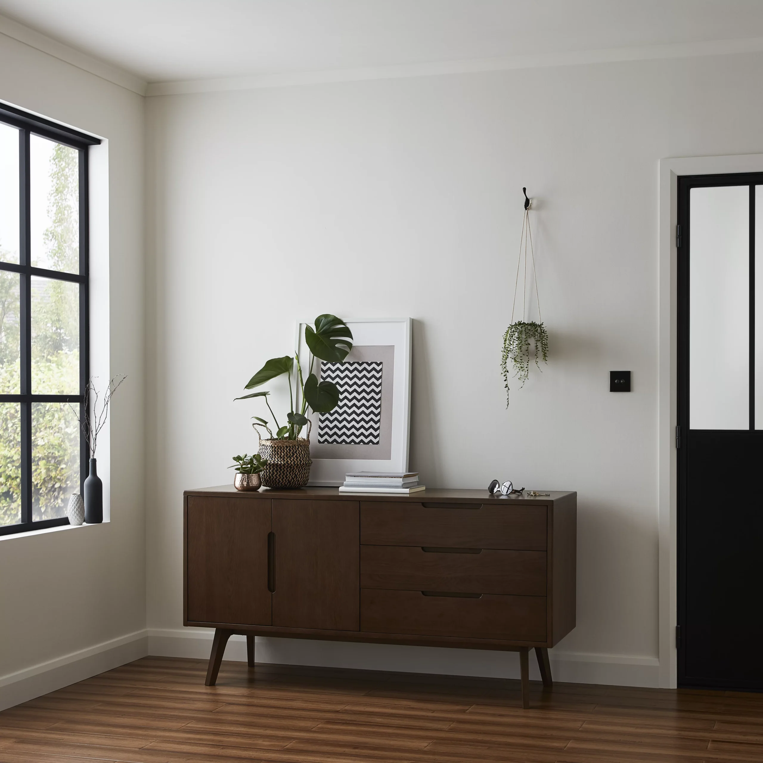 White MDF Chamfered Skirting Board (L)2.4m (W)94mm (T)14.5mm, Pack Of 4 5 White MDF Chamfered Skirting Board (L)2.4m (W)94mm (T)14.5mm, Pack Of 4 - Image 3