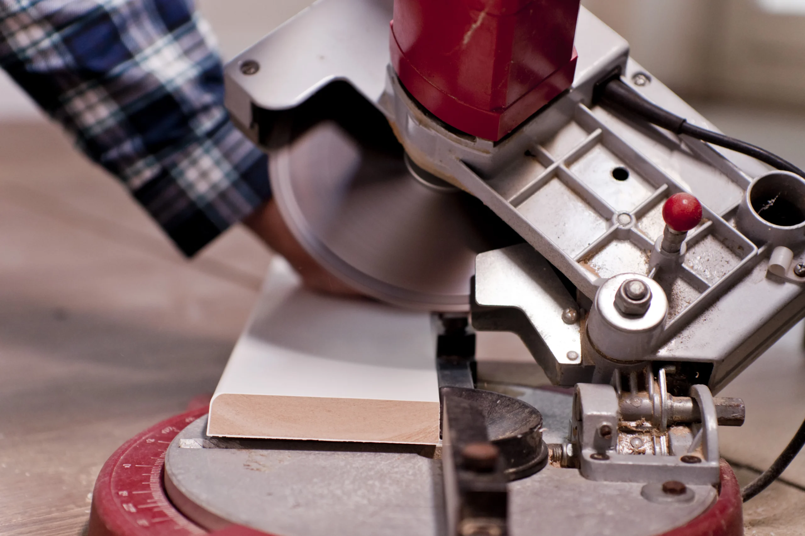 White MDF Torus Architrave (L)2.18m (W)69mm (T)18mm, Pack Of 5 6 White MDF Torus Architrave (L)2.18m (W)69mm (T)18mm, Pack Of 5 - Image 4