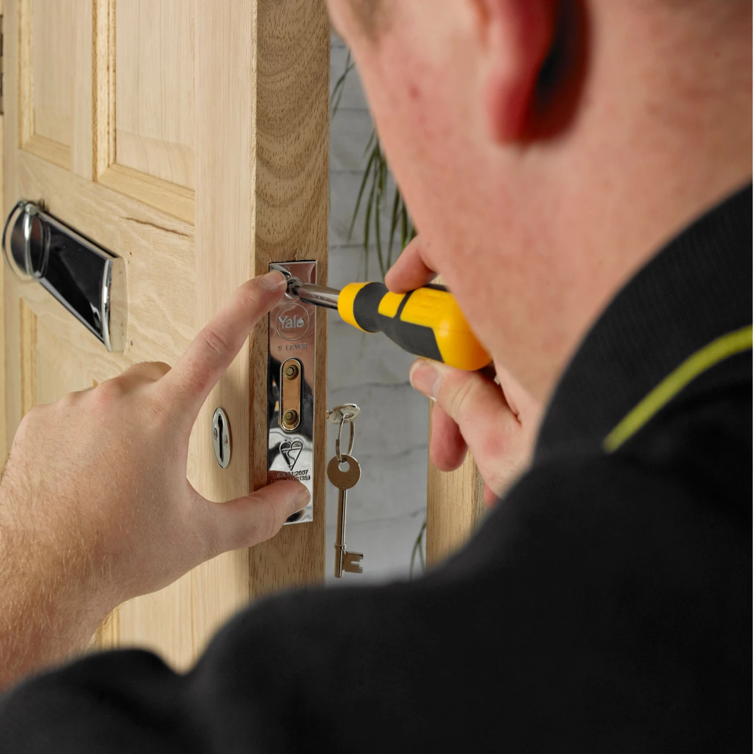 Yale P-M562-CH-67 64mm Polished Metal 5 Lever Deadlock 4 Yale P-M562-CH-67 64mm Polished Metal 5 Lever Deadlock - Image 2